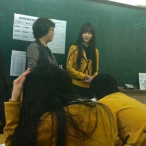 老师脱👙让学生摸🐻流片
